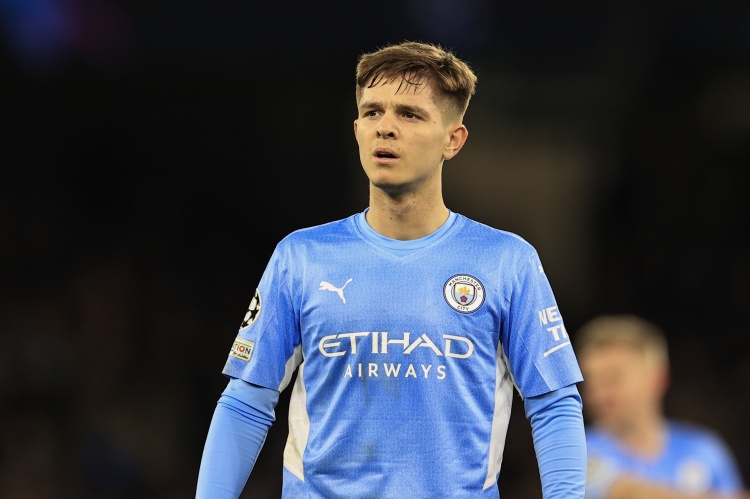 平台-记者：麦卡蒂今早在曼城基地与大家告别，他即将加盟诺丁汉森林